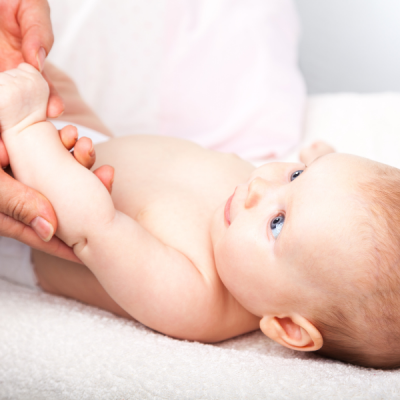 Accompagnement ostéopathique du nourrisson : les rendez-vous clefs de 0 à 1 an