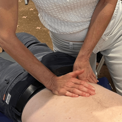 Prise en charge ostéopathique des hernies discales lombaires : retour sur la formation à Lausanne
